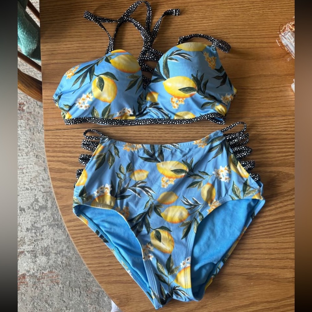 lemon bikini